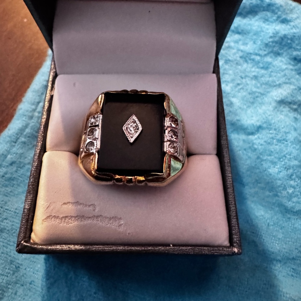 Vintage men’s onyx and diamond ring size 12